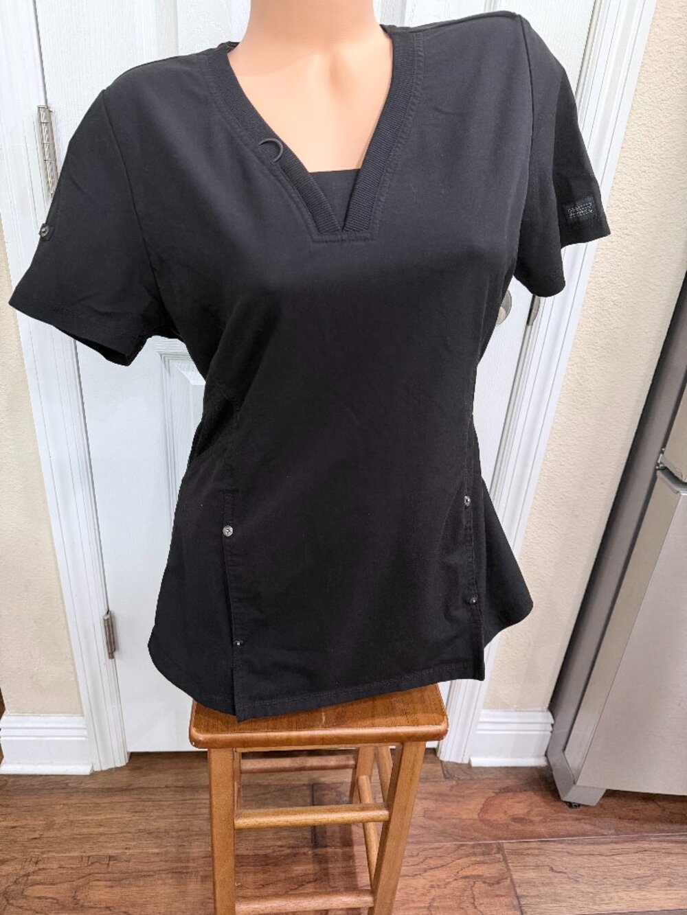 Genuine Dickies Scrub Top Medium Black Stretch V Neck Kangaroo pocket WM12T914